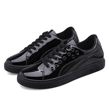 Load image into Gallery viewer, 2022 New Fashion Red Men&#39;s Skateboard Sneakers Comfortable Glitter Leather Sneakers Men Flat Low Sneakers Men zapatillas hombre